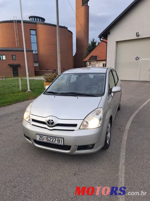 2005' Toyota Corolla Verso photo #1