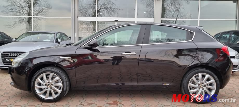 2014' Alfa Romeo Giulietta photo #2