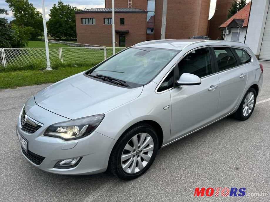 2012' Opel Astra Sport photo #1