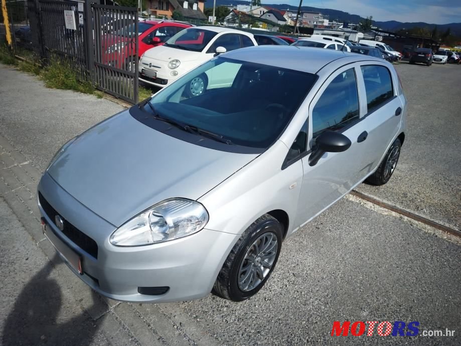 2012' Fiat Punto photo #5