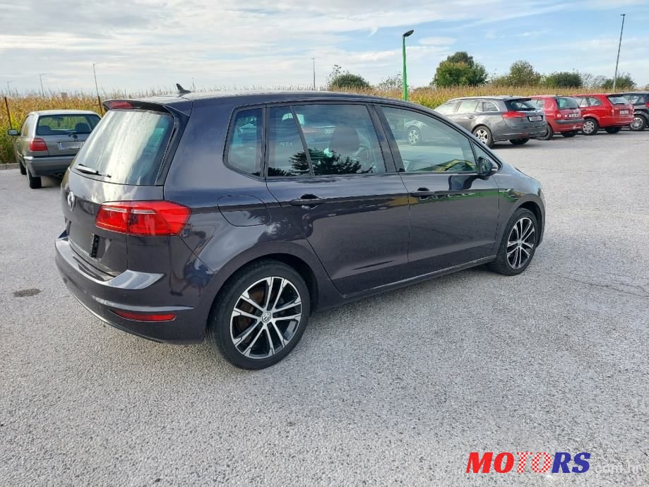 2015' Volkswagen Golf Sportsvan photo #3