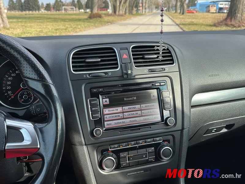 2010' Volkswagen Golf VI 1,6 Tdi photo #4