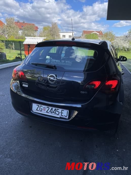 2011' Opel Astra photo #1