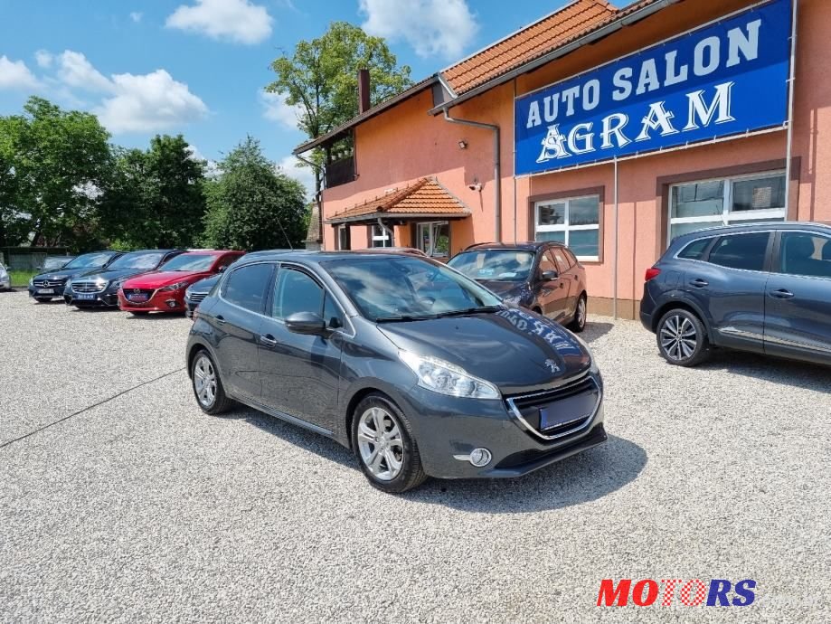2014' Peugeot 208 1,2 Vti photo #1