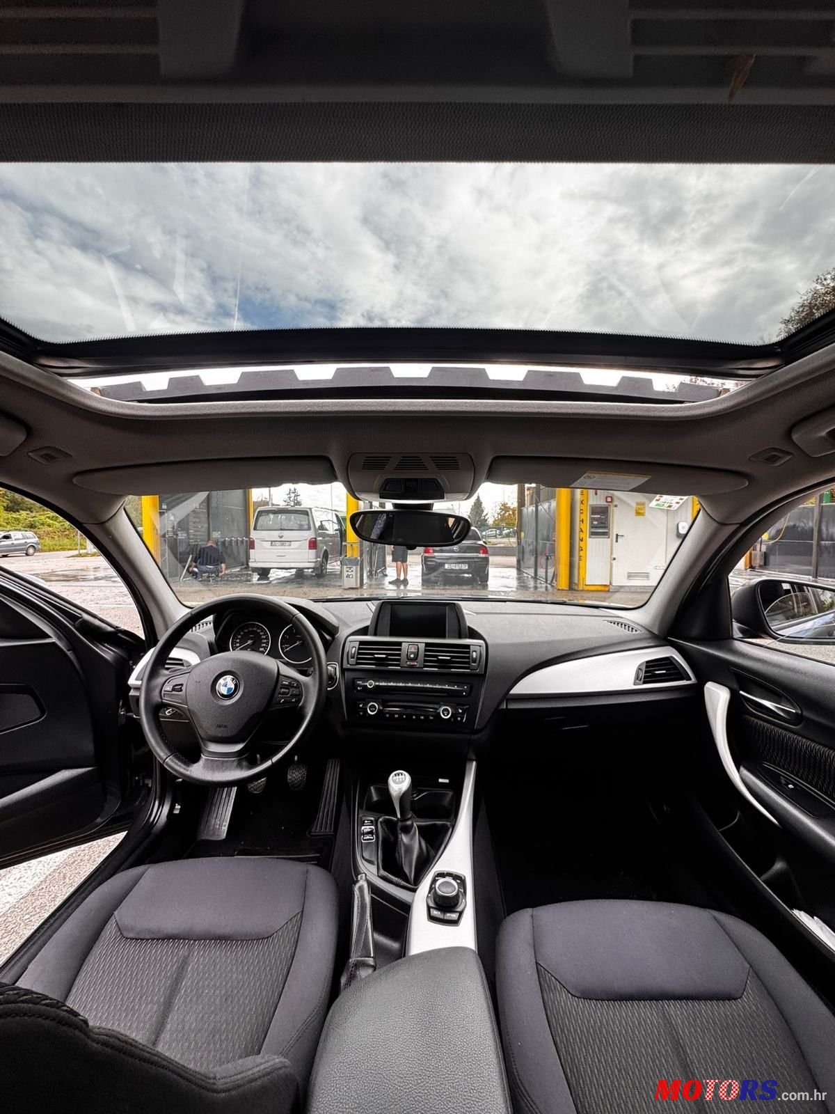 2011' BMW Serija 1 118D photo #6