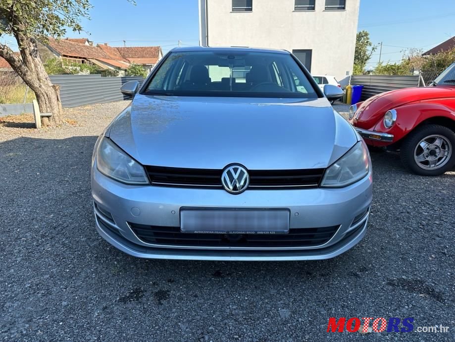 2012' Volkswagen Golf 7 1.6Tdi photo #3