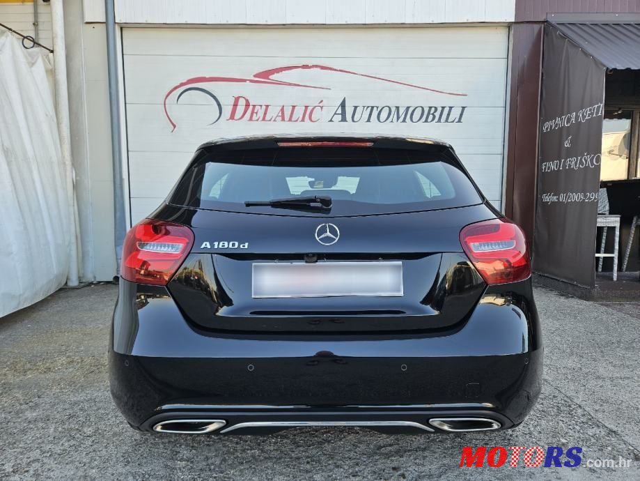 2017' Mercedes-Benz A-Klasa A 180 photo #6