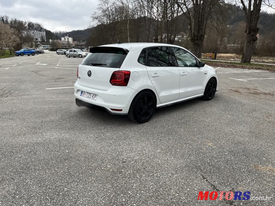 2015' Volkswagen Polo photo #6