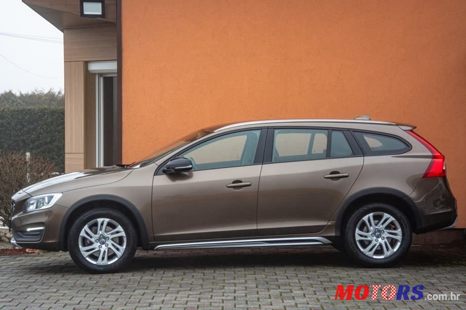 2018' Volvo V60 Cross Country D3 photo #4