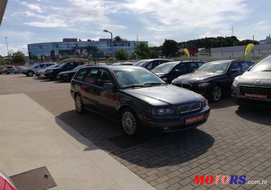 2003' Volvo V-40 photo #1