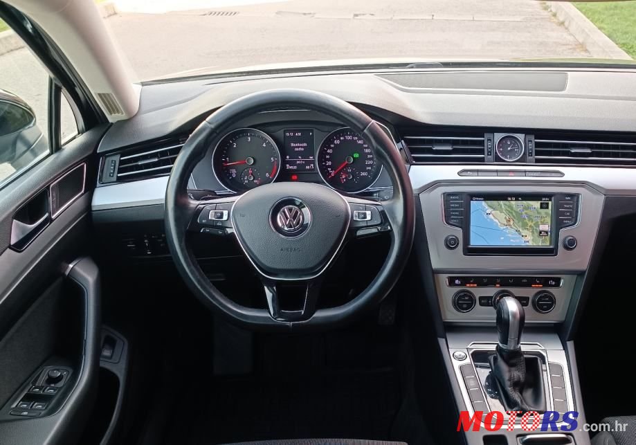 2015' Volkswagen Passat Variant photo #5