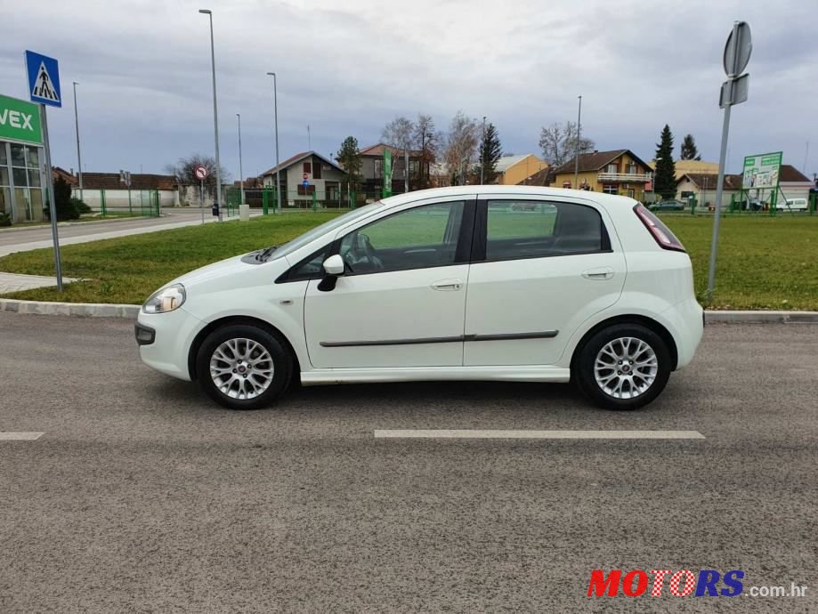 2011' Fiat Punto Evo photo #3