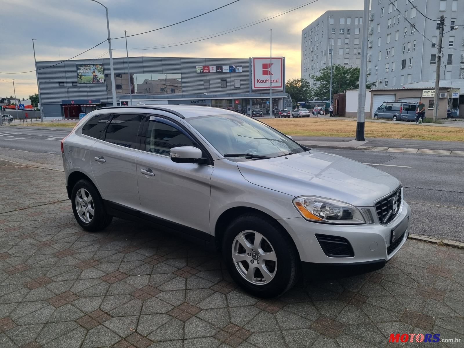 2011' Volvo XC60 Fwd D3 photo #5