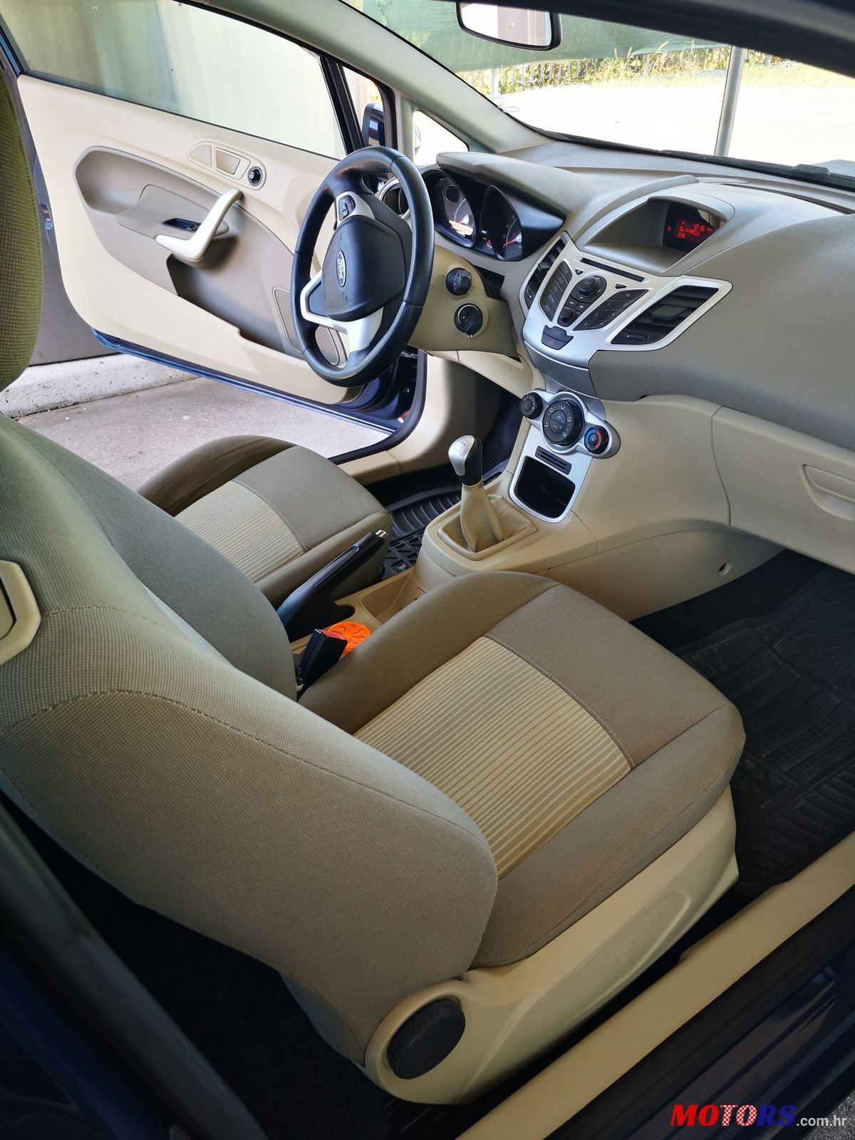 2012' Ford Fiesta photo #6