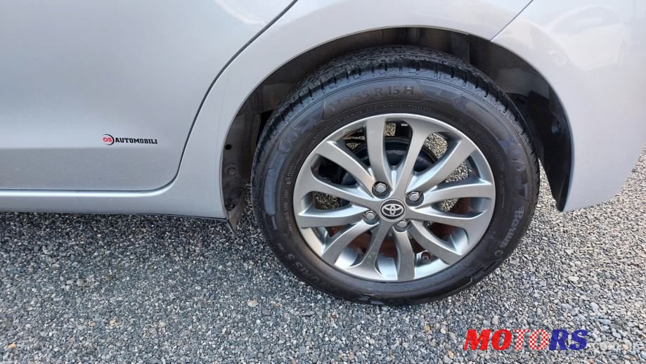2017' Toyota Yaris photo #6