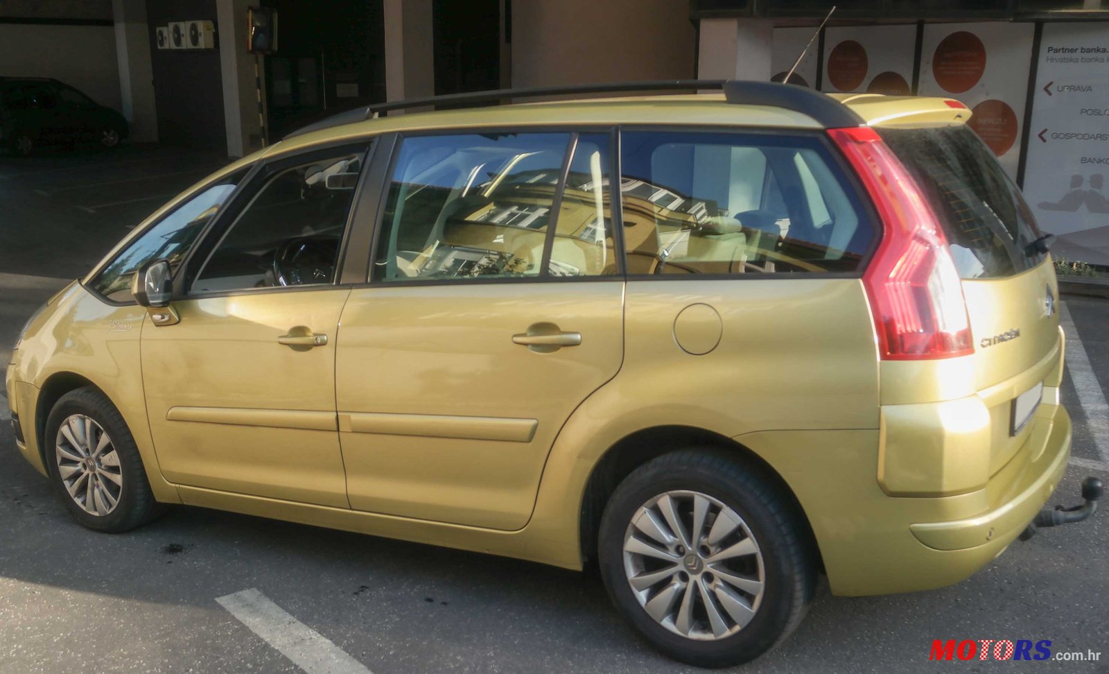 2008' Citroen Grand C4 Picasso photo #2