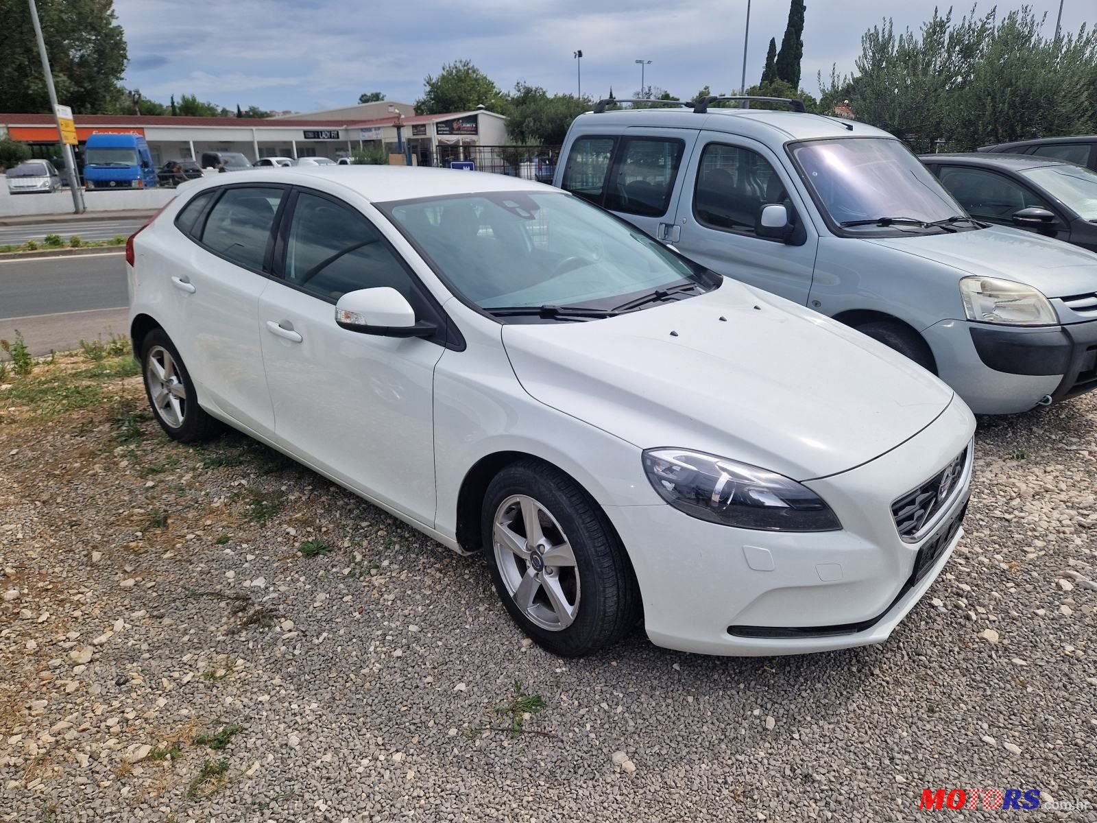 2015' Volvo V40 D2 88G. photo #1