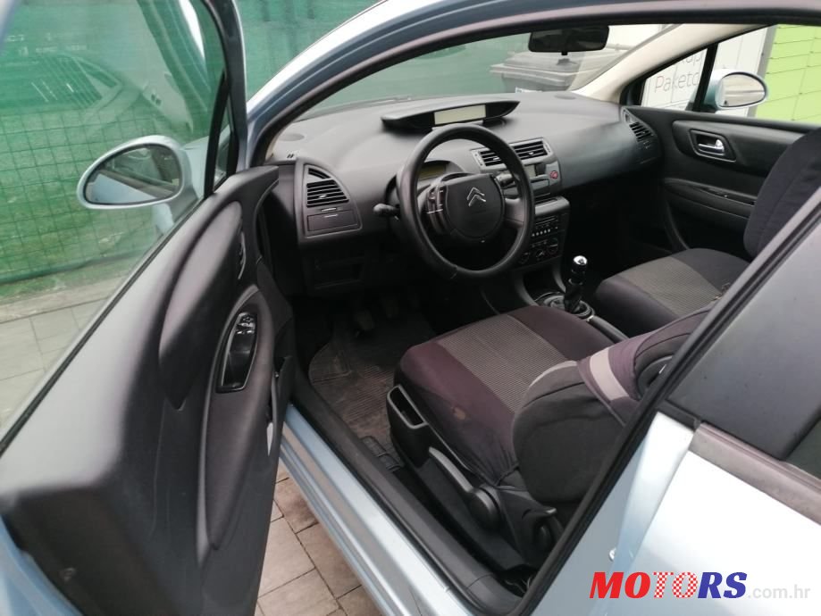 2007' Citroen C4 Coupe 1.6 Hdi photo #3