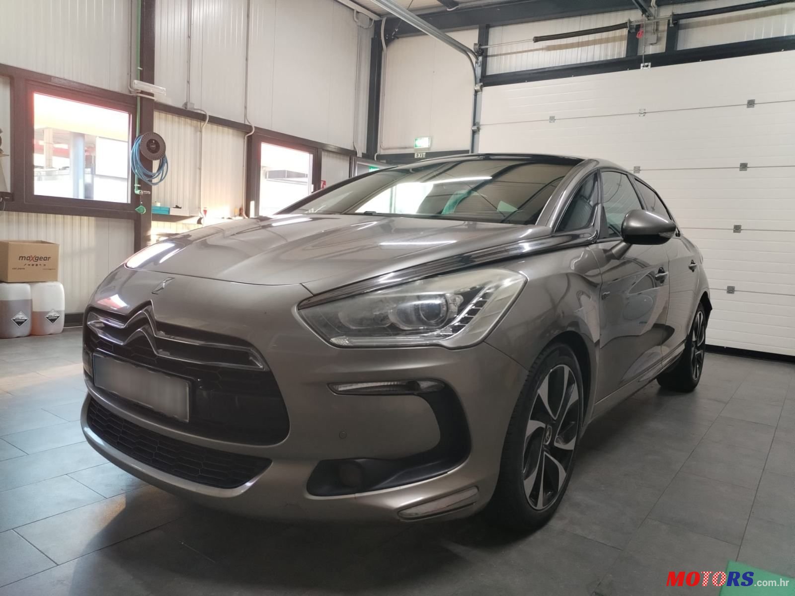 2013' Citroen DS5 Hybrid photo #1