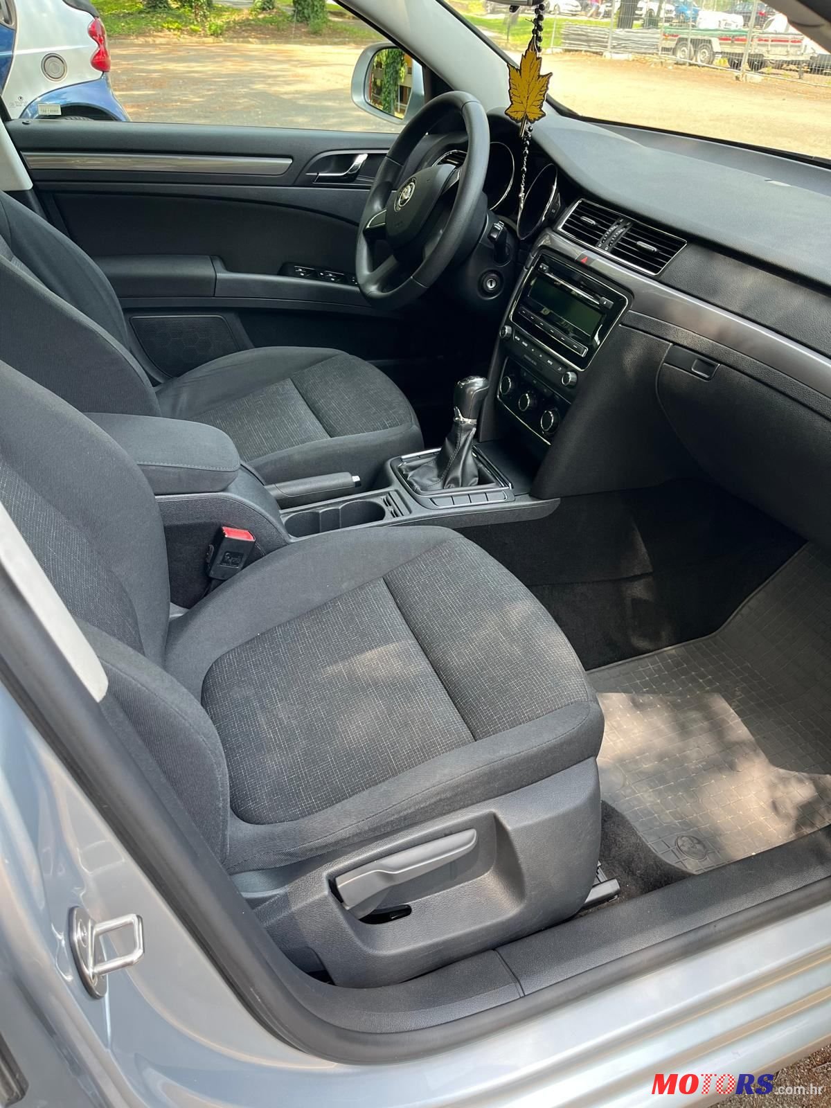 2013' Skoda Superb Combi photo #3