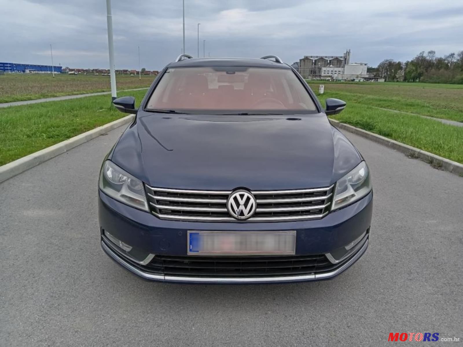2013' Volkswagen Passat Variant photo #1