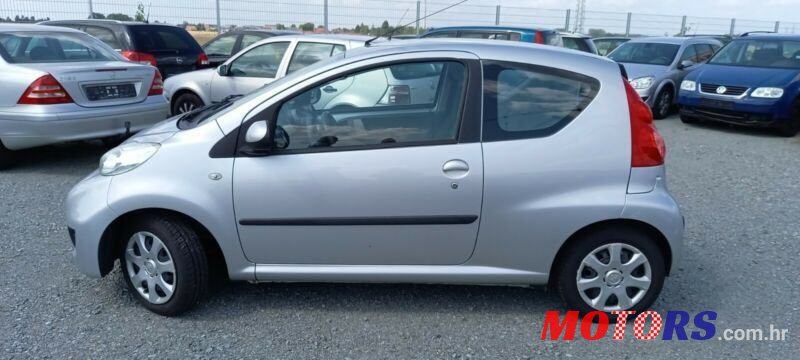 2010' Peugeot 107 1,0 photo #6
