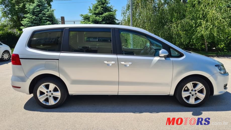 2011' Volkswagen Sharan photo #4