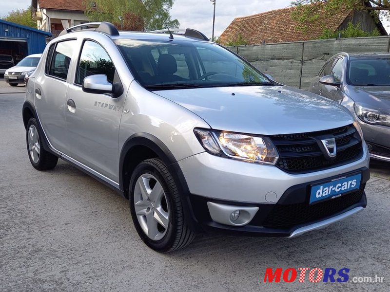 2014' Dacia Sandero photo #5