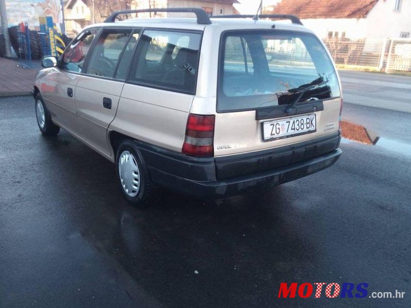 2001' Opel Astra Karavan photo #2
