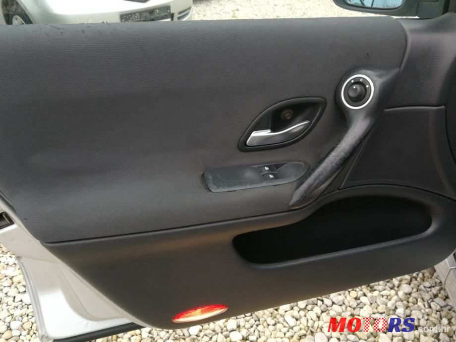 2005' Renault Laguna 1,6 16V photo #6