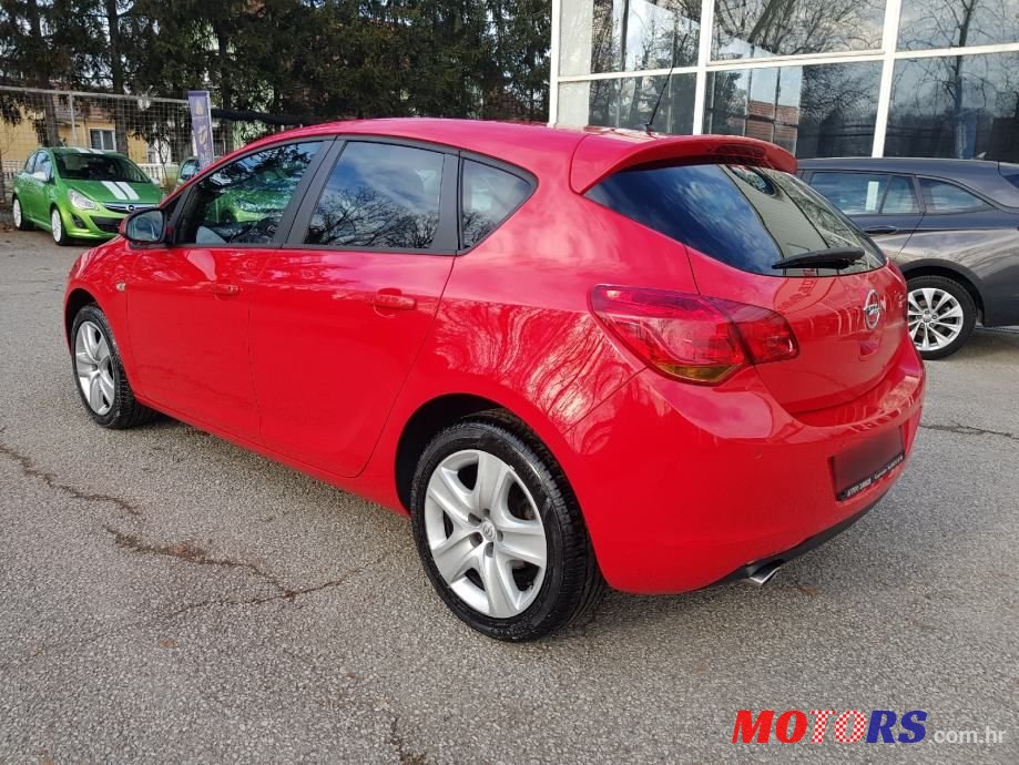 2011' Opel Astra 1,4 16V photo #3