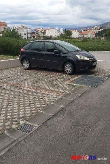 2016' BMW X1 18D photo #1