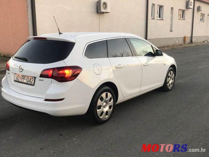 2011' Opel Astra Karavan photo #1