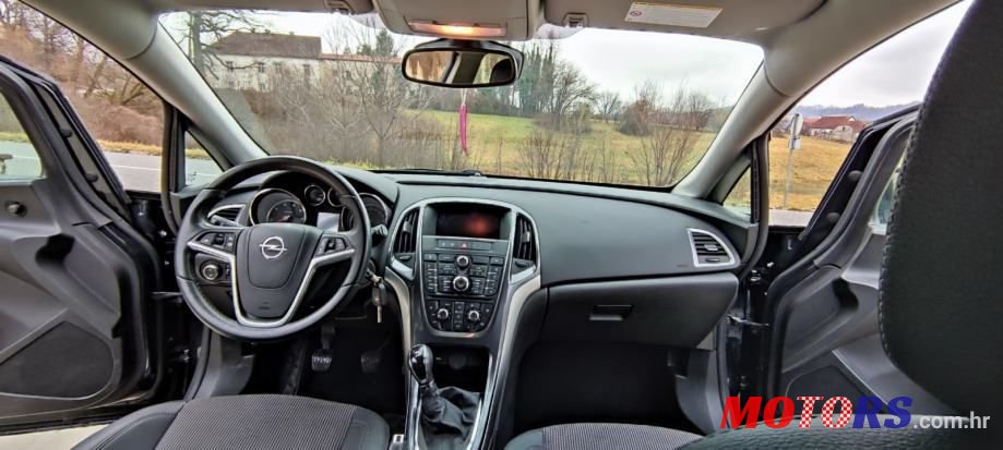 2014' Opel Astra Karavan photo #6