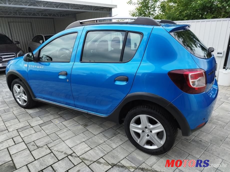 2014' Dacia Sandero Prestige photo #2