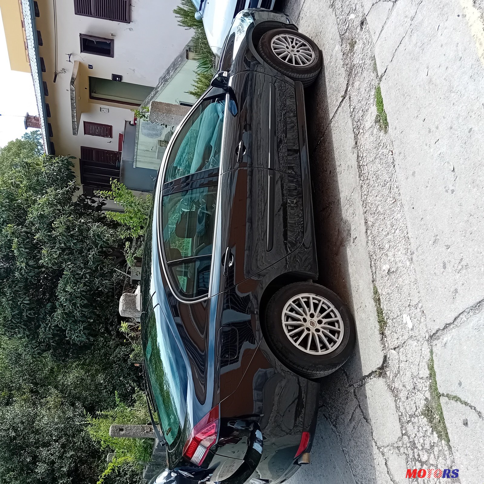 2011' Renault Laguna 2.0dci photo #5