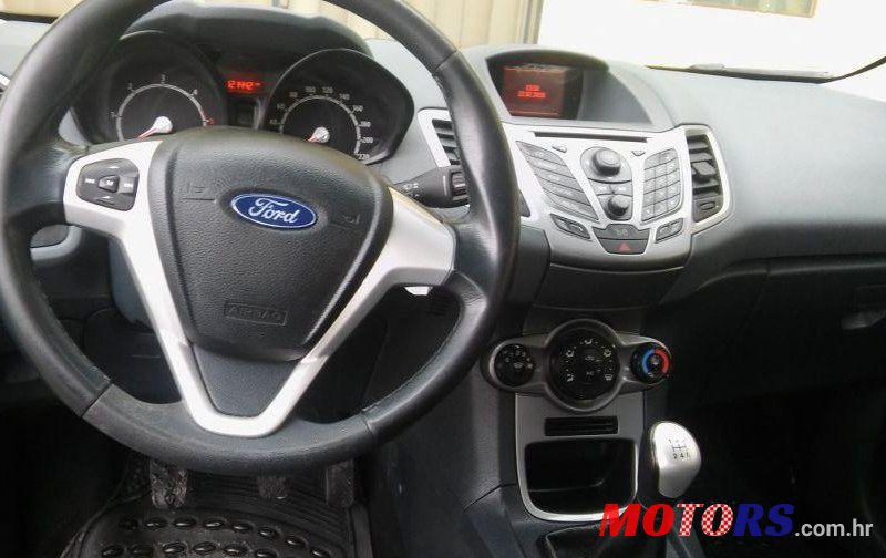 2011' Ford Fiesta 1.6 Tdci photo #2