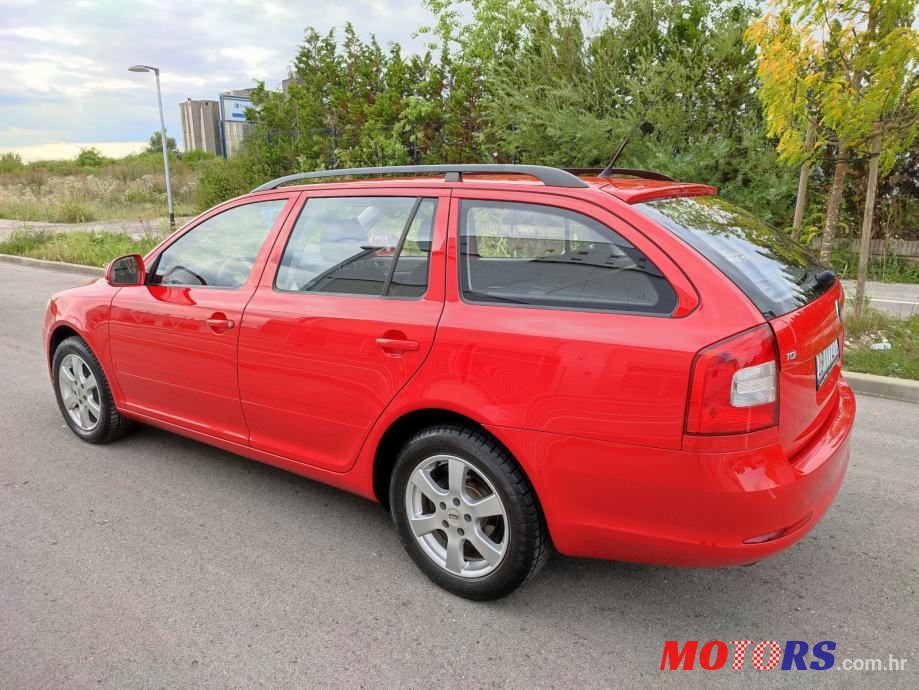 2012' Skoda Octavia Combi photo #3