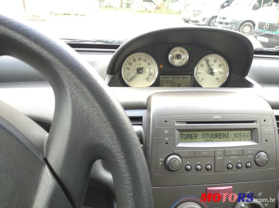 2004' Lancia Y photo #5