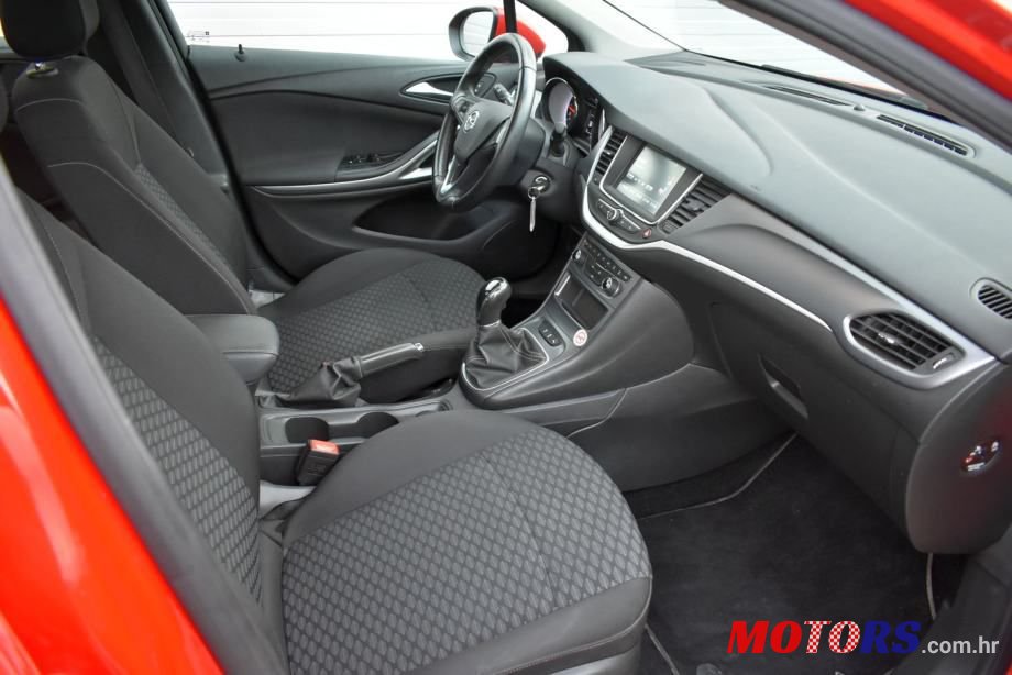 2019' Opel Astra photo #5