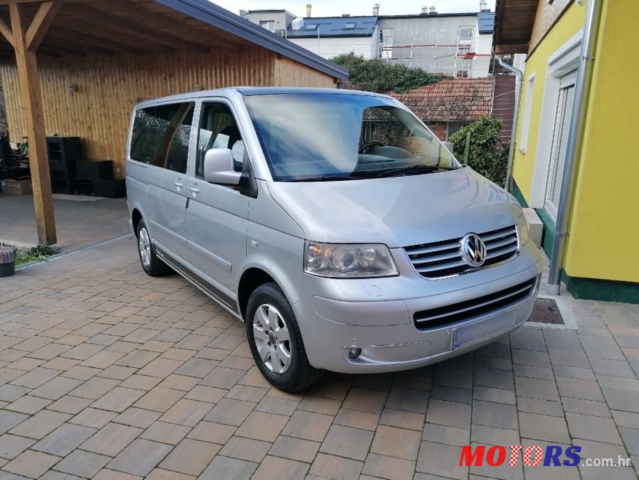 2008' Volkswagen Multivan 2,5 Tdi photo #1