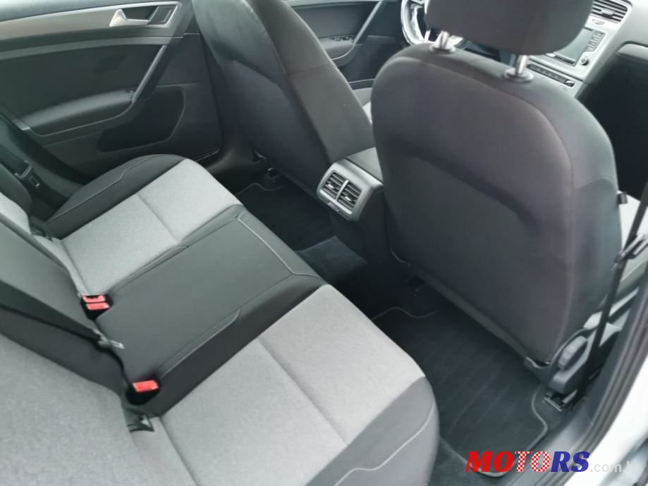 2016' Volkswagen Golf 7 Variant photo #2