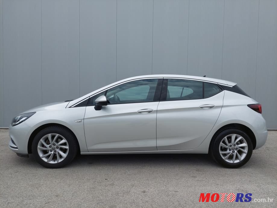 2019' Opel Astra photo #3