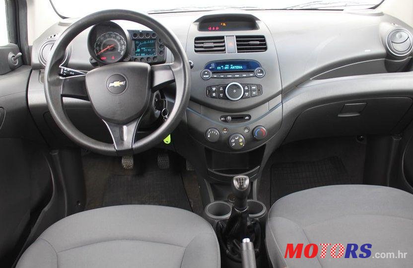 2011' Chevrolet Spark Spark 1,0 16V photo #2