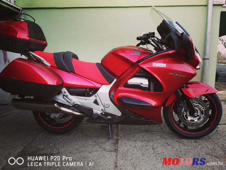 2012' Honda ST 1300 photo #1