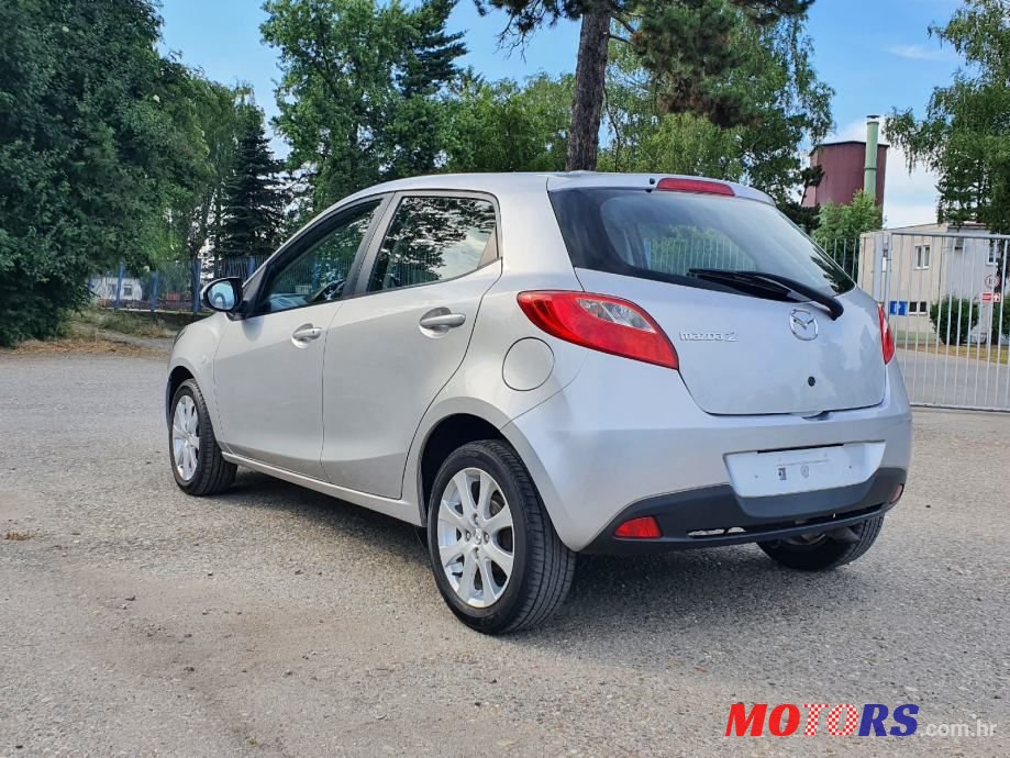 2013' Mazda 2 photo #5