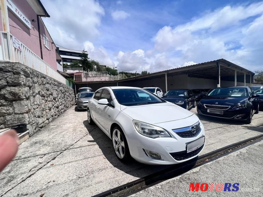 2011' Opel Astra photo #5