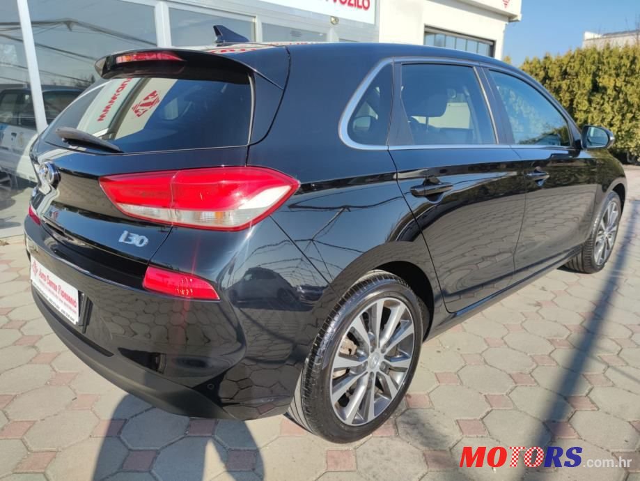 2017' Hyundai i30 1.6 Crdi photo #5