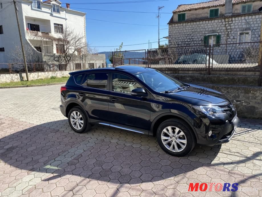 2013' Toyota RAV4 photo #3