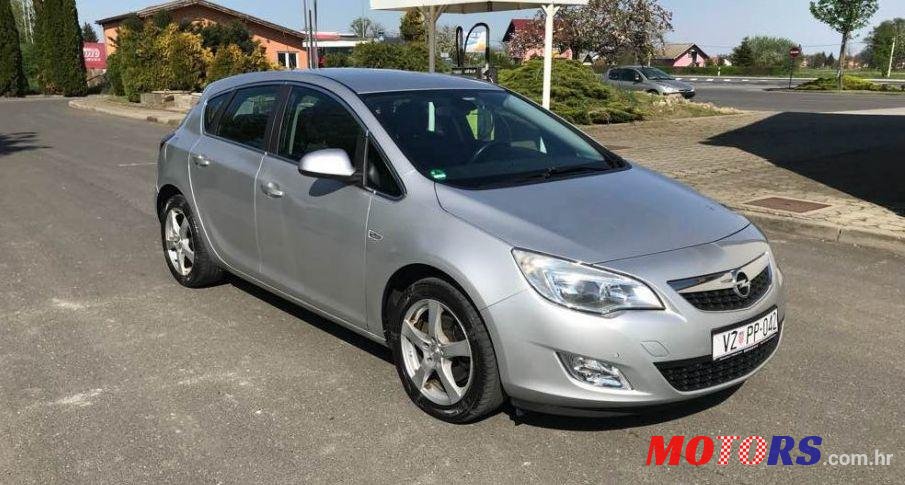 2010' Opel Astra 2,0 Cdti photo #2